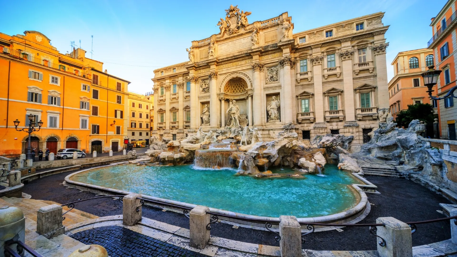 fontana-di-trevi-plaza