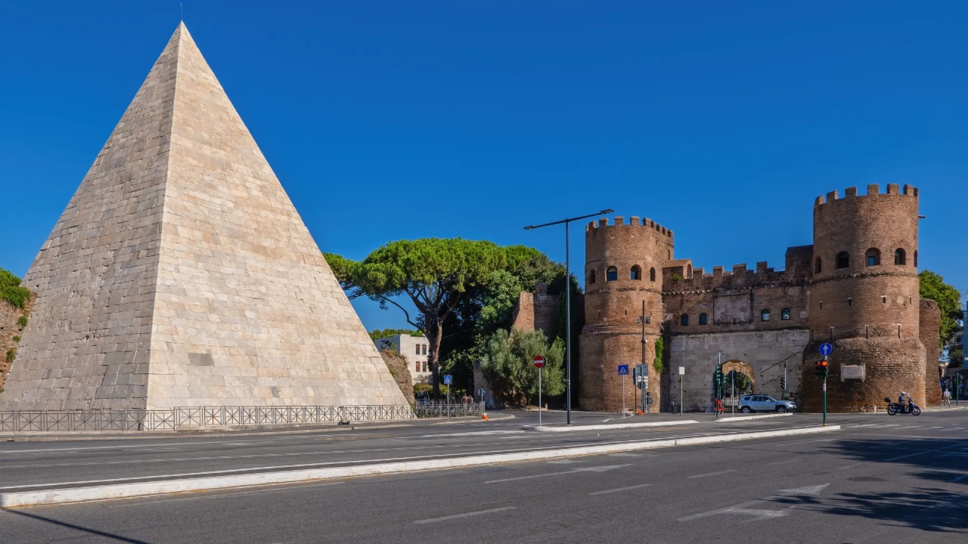 piramide-cayo-cestio-muralla-aureliana
