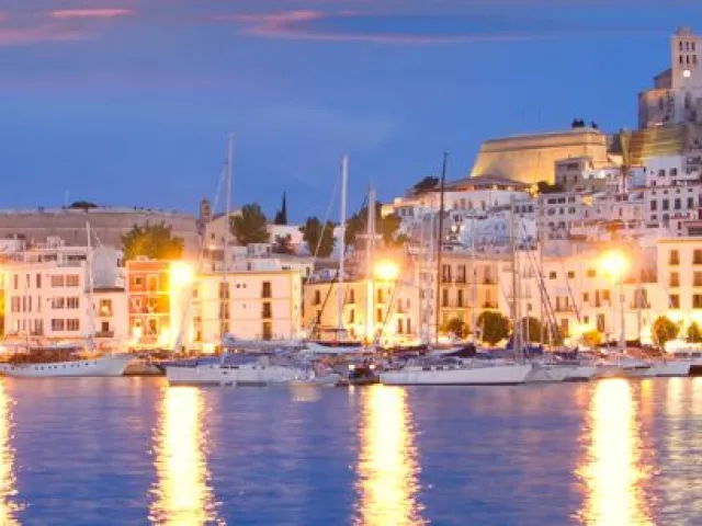 Ibiza Light Festival: la isla blanca se ilumina con arte y color