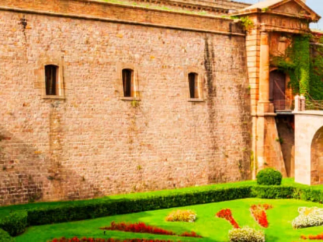 Descubre el Castillo de Montjuic en Barcelona