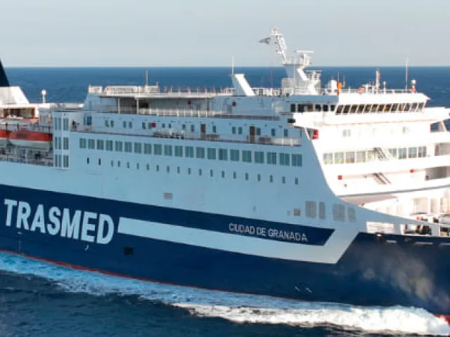 Diferencia entre ferry y crucero para tu próxima aventura