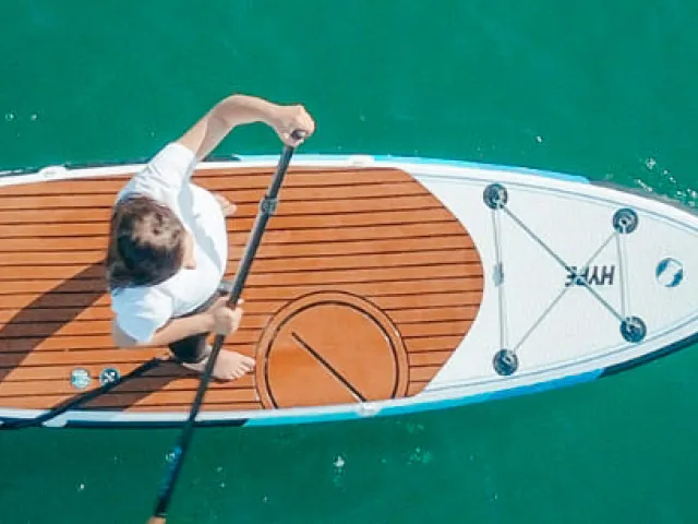 Qué es el paddle surf y cómo practicarlo