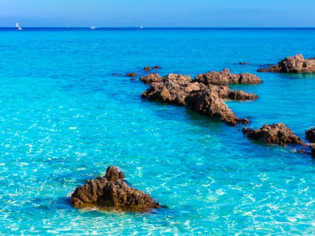 Playas nudistas en Mallorca: sumérgete en la libertad natural