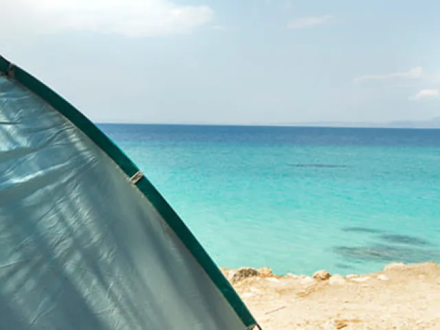 ¿Se puede acampar en la playa? Descúbrelo aquí
